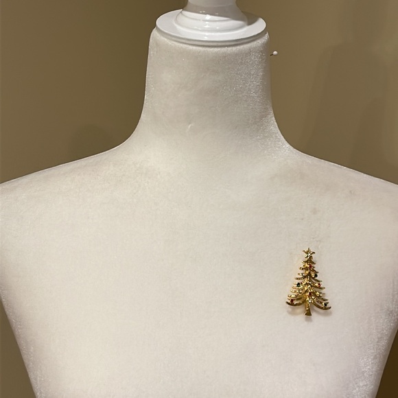 Vintage Christmas Tree Brooch by Avante - Picture 12 of 13